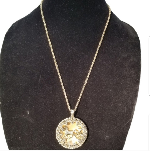 VINTAGE GOLDPLATED HORSE & JOCKEY STATEMENT NECKLACE - Picture 3 of 6